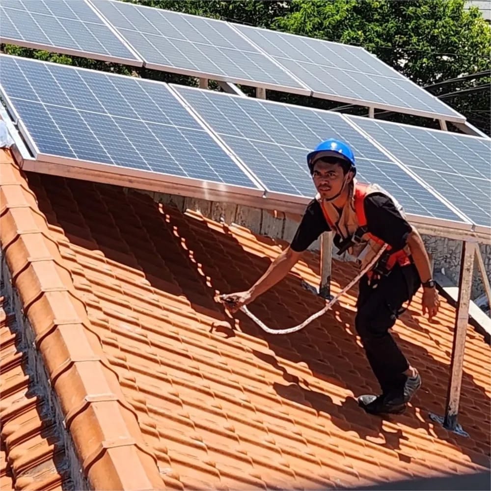 Pemasangan Panel Surya